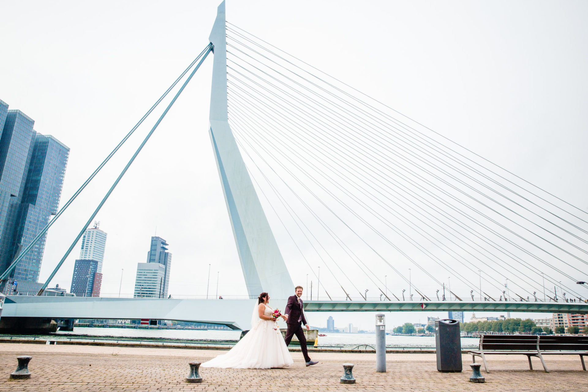 Erasmusbrug trouwreportage trouwfoto