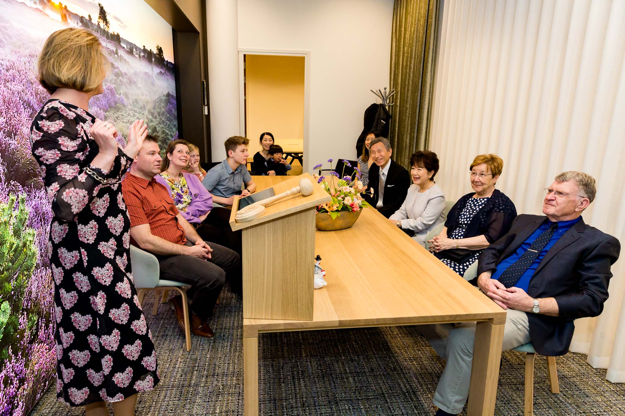 Bruidspaar in het Gemeentehuis van Leusden tijdens de ceremonie