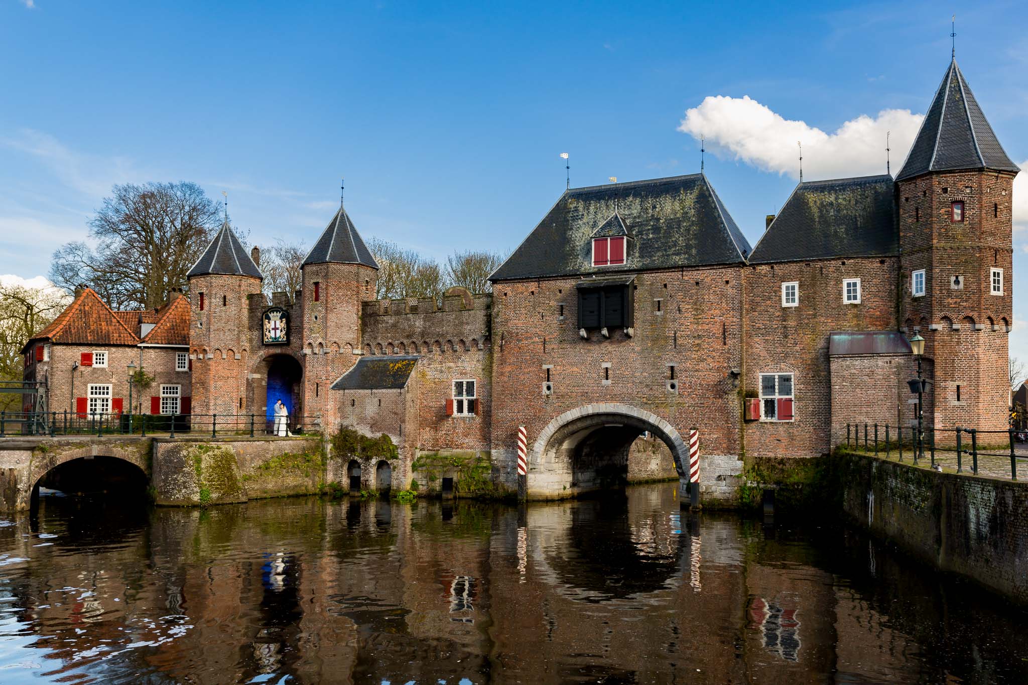 Trouwreportage bij de stadsmuur van Amersfoort