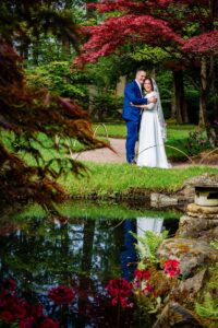 Trouwfoto bruidspaar in Den Haag in de Japanse tuin